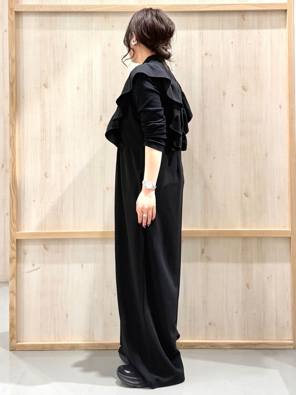nanaさんの「THE SHOP TK｜前後で印象が変わる ドッキングノーカラージャケット」を使ったコーディネート