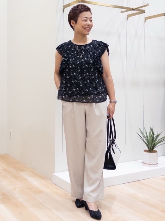 シュウコさんの「grove｜すっきり見え　ペプラムフレンチスリーブカットソー」を使ったコーディネート