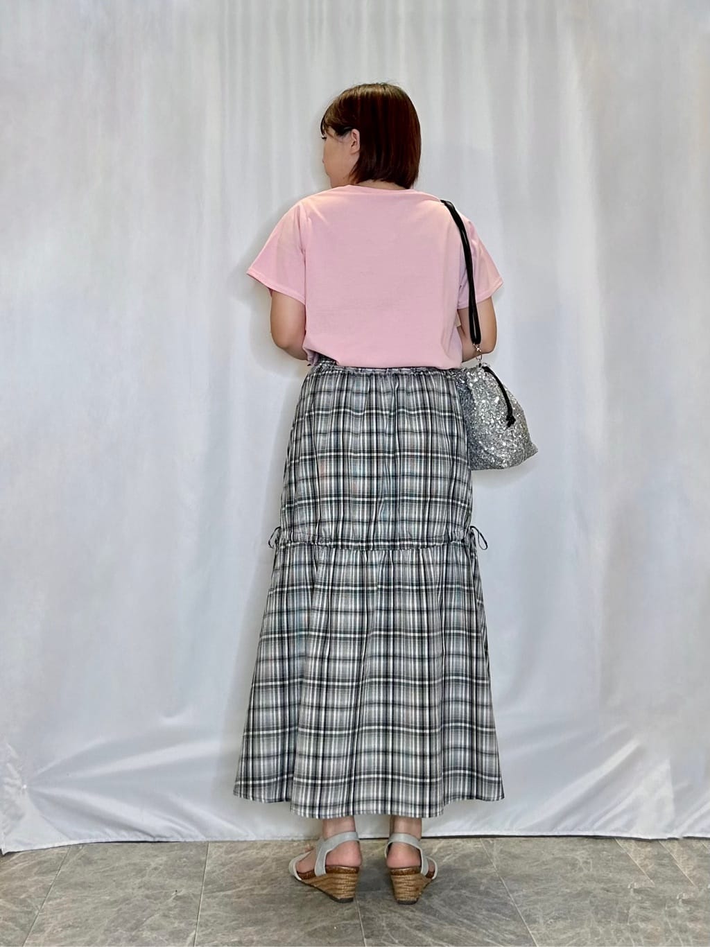 ネリさんの「SHOO･LA･RUE｜【S-LL/ひんやり/汗ジミ軽減/UVカット】グラフィックアソートTシャツ」を使ったコーディネート