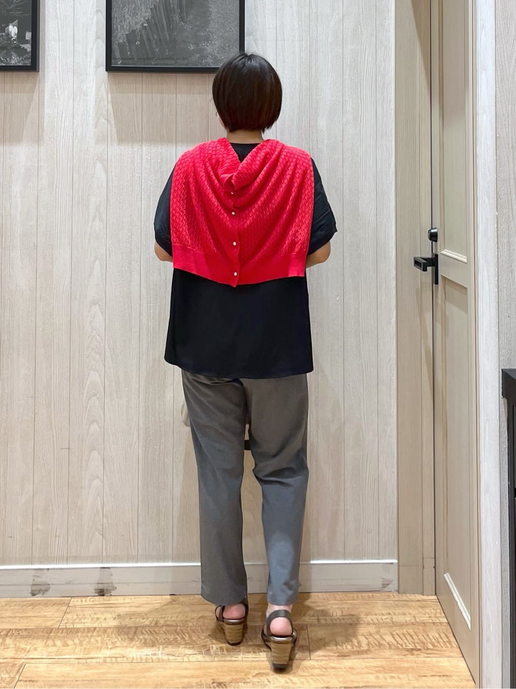 shirayuuuさんの「SHOO･LA･RUE｜【S-LL】透かし編みが大人上品 マルチボタンニットカーディガン」を使ったコーディネート