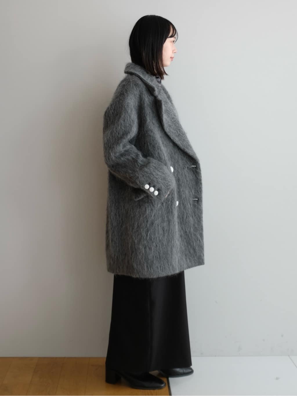 Kishimotoさんの「DRESSTERIOR｜シルクブレンドメリノウールリブプルオーバー」を使ったコーディネート