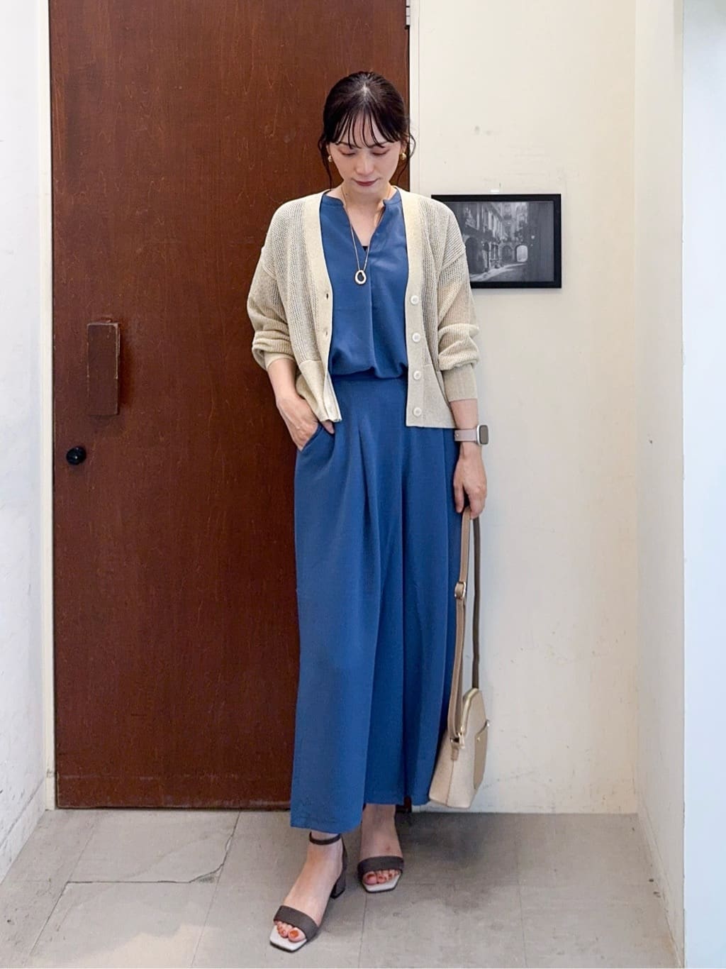 𝐇𝐢𝐫𝐨𝐦𝐢さんの「SHOO･LA･RUE｜キラッと光るラメとスパンコールが印象的 メッシュカーディガン」を使ったコーディネート