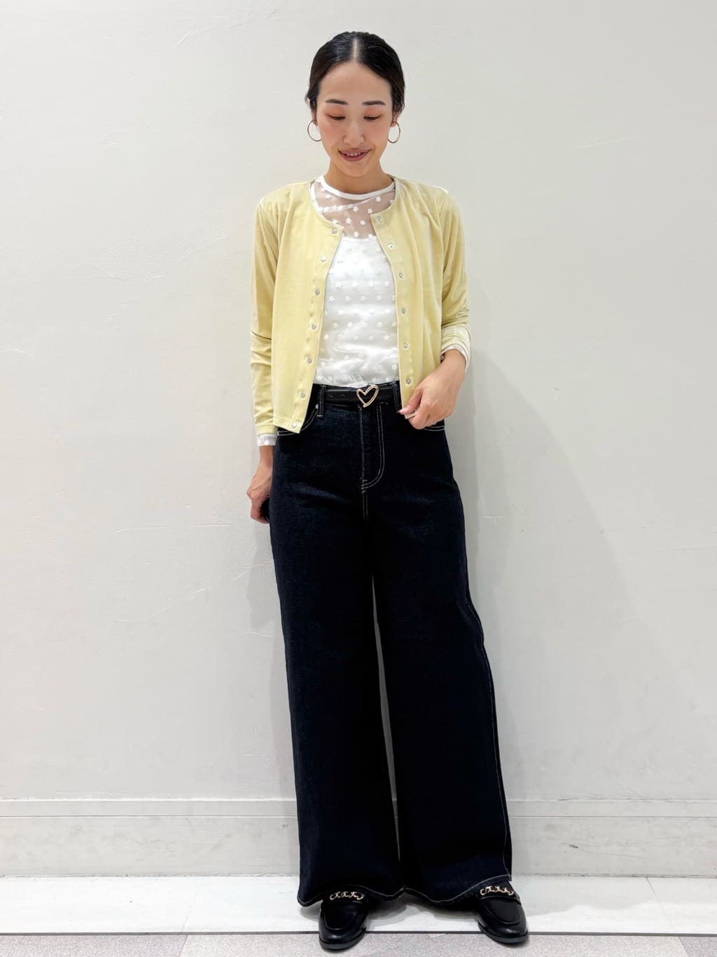 ちえさんの「OPAQUE.CLIP｜チュールフラワー刺繍シアートップス【洗濯機OK】」を使ったコーディネート