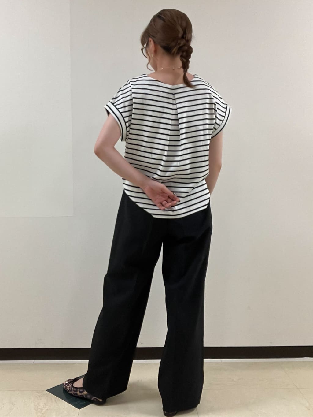 MAYUKIさんの「index｜《S-3Lサイズ》サイドパール調ボタンボクシートップス【洗濯機洗い可／UVケア／接触冷感】」を使ったコーディネート