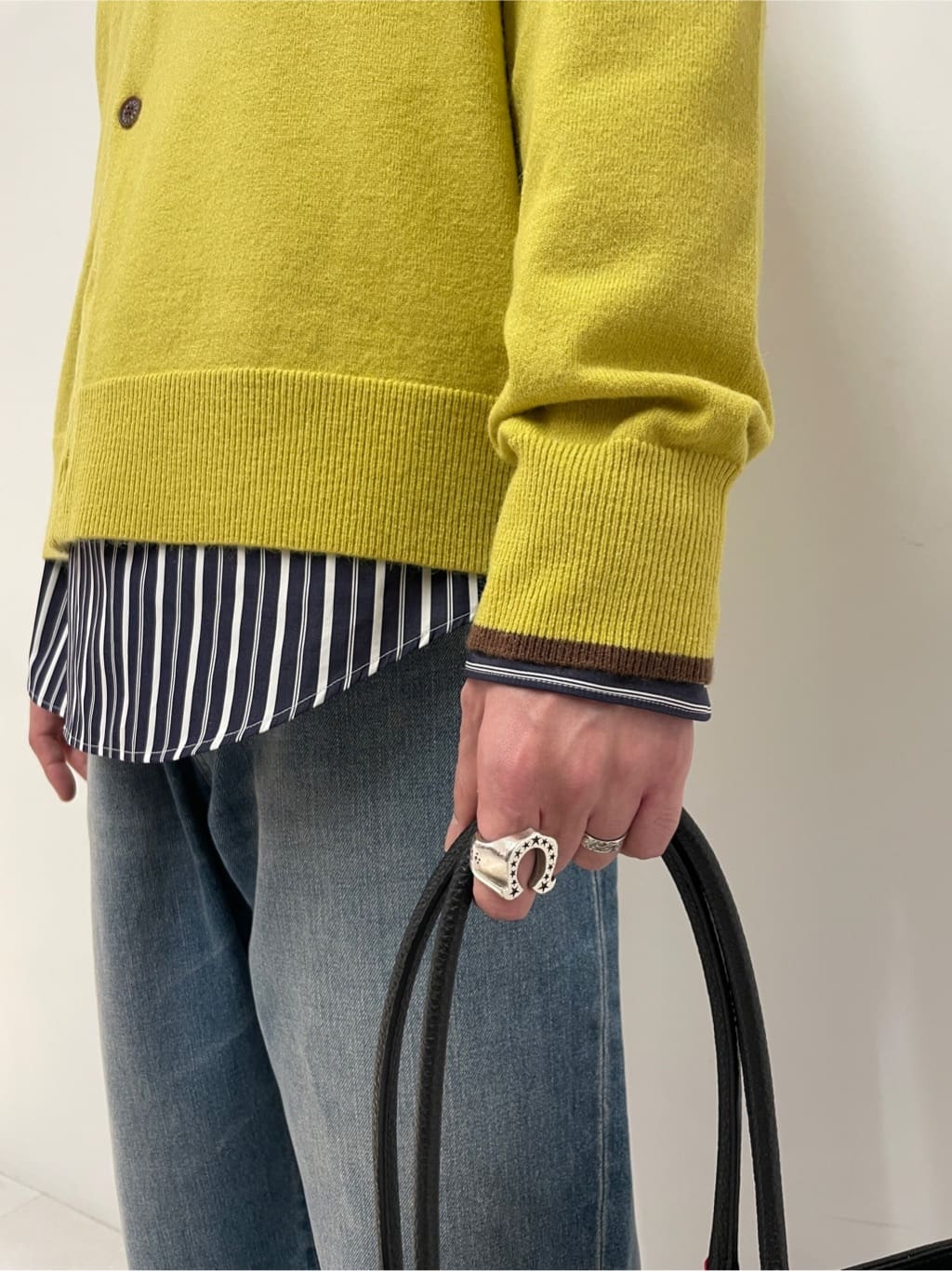 蒲谷祐太さんの「DRESSTERIOR｜THOMAS MASON ストライプシャツ」を使ったコーディネート
