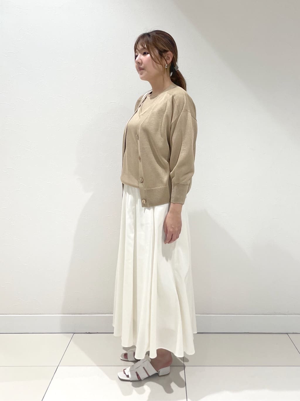 YUUKIさんの「INDIVI｜◆【大人シアーラメ】きれいめニットカーディガン」を使ったコーディネート