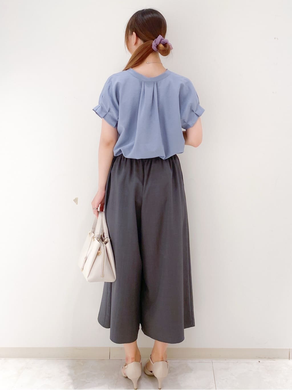 yurinaさんの「index｜《7色展開／XS-LLサイズ》タックスリーブスキッパーブラウス【洗濯機洗い可／吸水速乾／抗ピル／防シ」を使ったコーディネート
