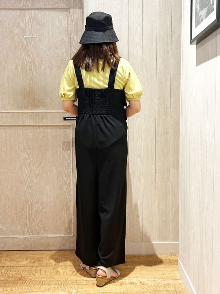 yukaさんの「SHOO･LA･RUE｜【S-LL/ひんやり/UV】スキッパーネックで女性らしい きれい見えトップス」を使ったコーディネート