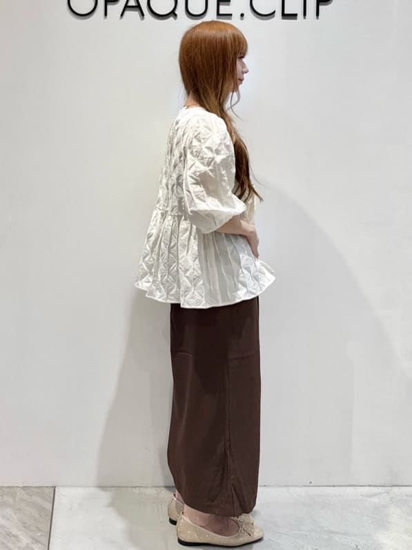 mikaさんの「OPAQUE.CLIP｜ふくれジャカードペプラムブラウス【洗濯機洗い可】」を使ったコーディネート