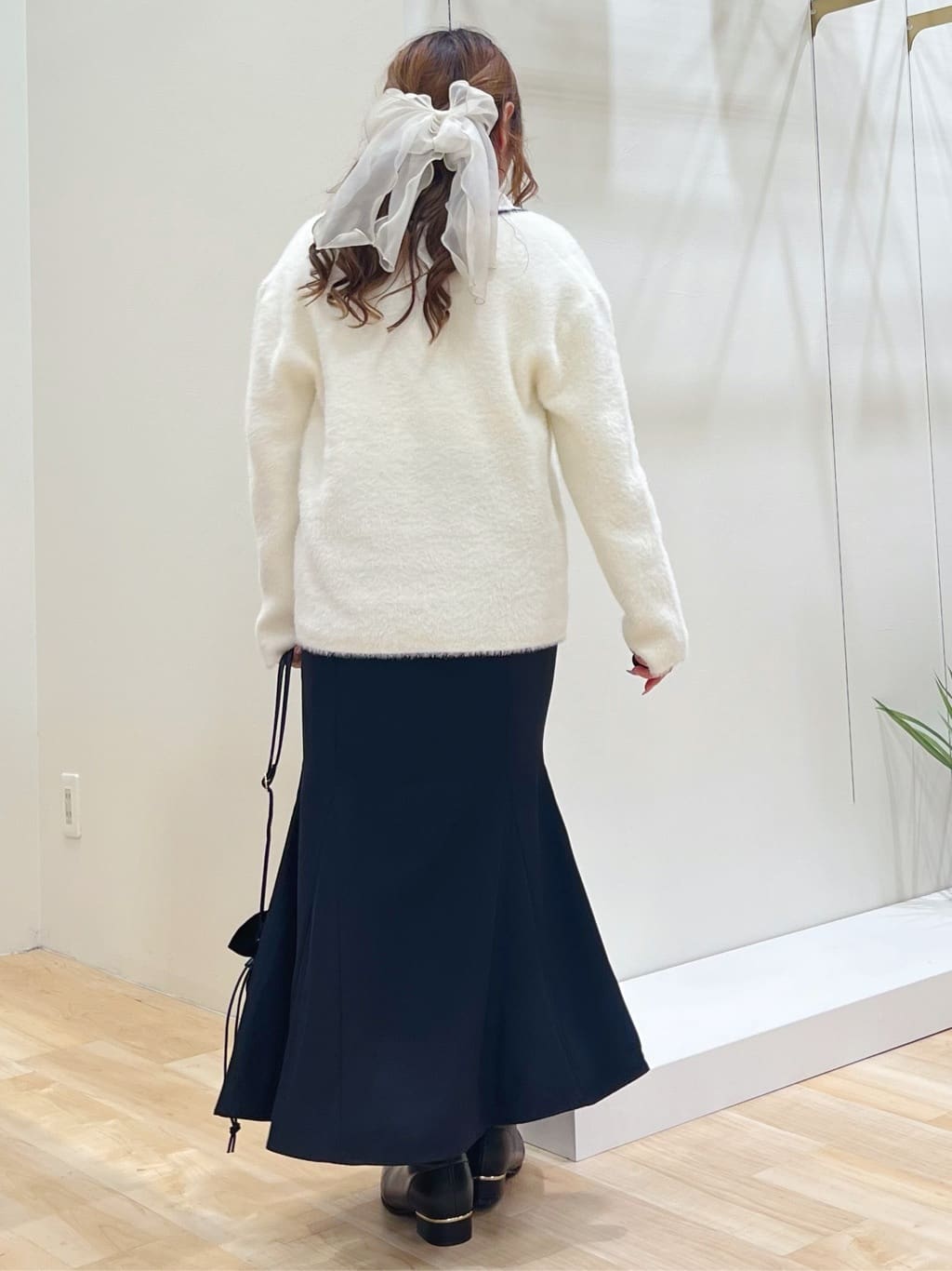 みことさんの「grove｜軽やかフェザーで魅せる、クラシカルな主役カーディガン」を使ったコーディネート