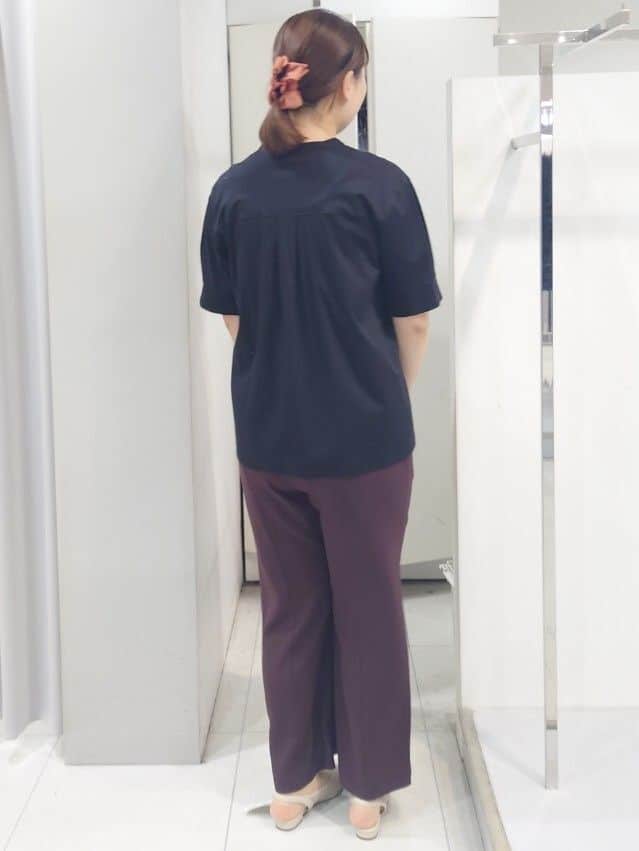 AZUSAさんの「Reflect｜【すっきり見え！長め丈／マシンウォッシュ可】スキッパーネックジャージトップス」を使ったコーディネート