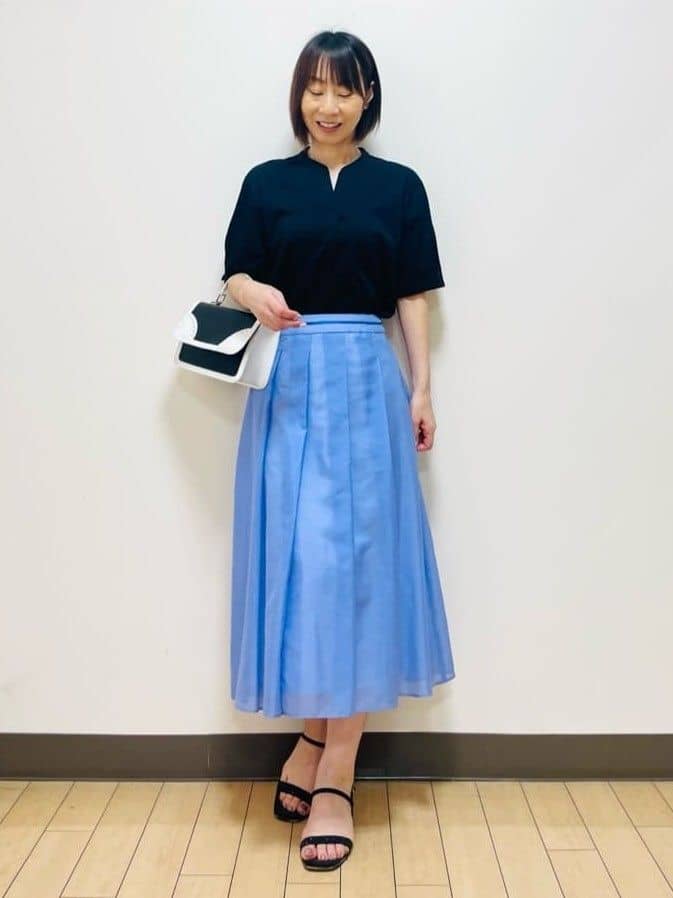 Riiさんの「Reflect｜【すっきり見え！長め丈／マシンウォッシュ可】スキッパーネックジャージトップス」を使ったコーディネート