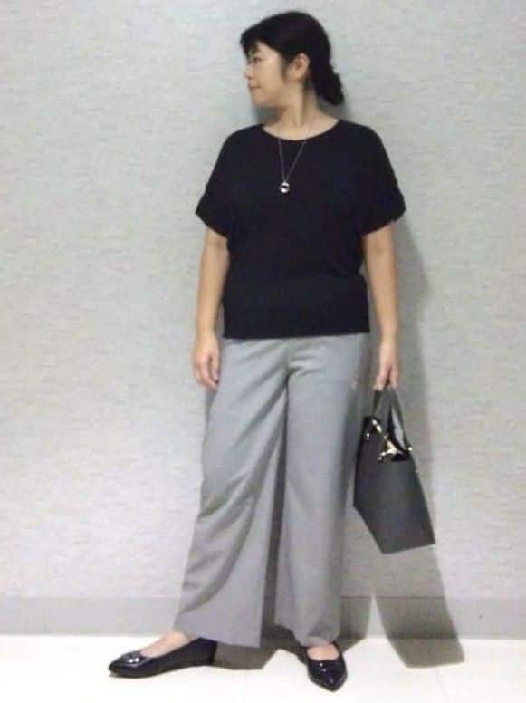 sakoさんの「Reflect｜【撥水加工で裾が汚れにくい◎／ウエスト総ゴム】ワイドストレートパンツ」を使ったコーディネート