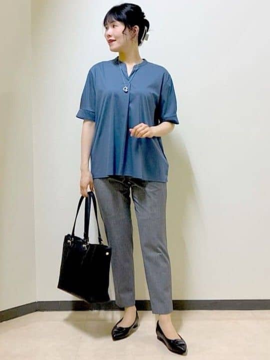  beni_gingerさんの「Reflect｜【すっきり見え！長め丈／マシンウォッシュ可】スキッパーネックジャージトップス」を使ったコーディネート