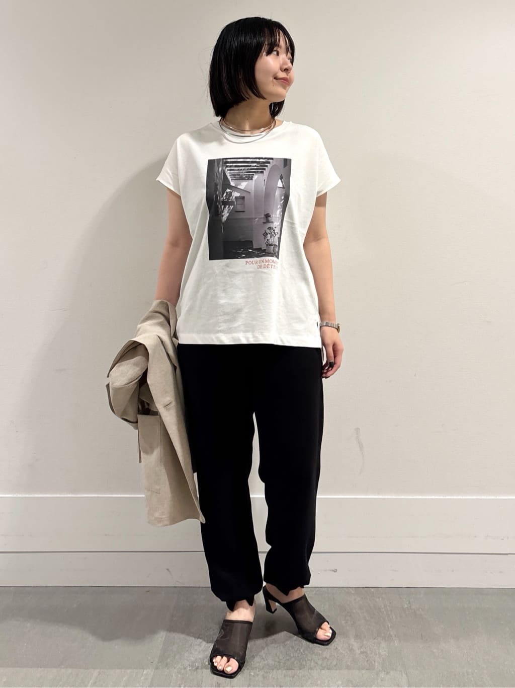 モエカさんの「UNTITLED｜【吸水速乾/ウエストゴム】バックサテン ジョグパンツ」を使ったコーディネート