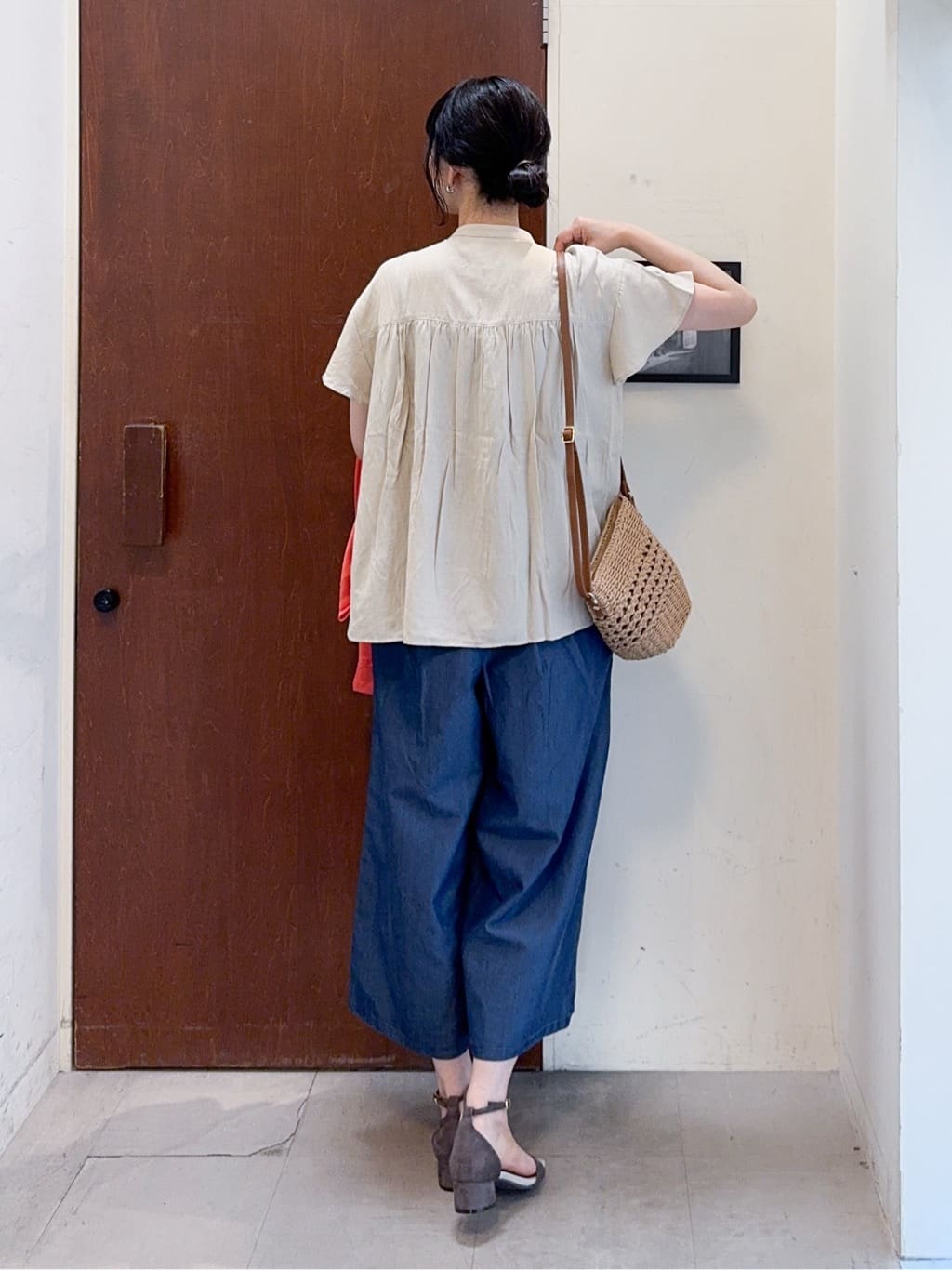 𝐇𝐢𝐫𝐨𝐦𝐢さんの「SHOO･LA･RUE｜【S-LL/ひんやり/UV】手の甲まで隠れる トッパーカーディガン」を使ったコーディネート