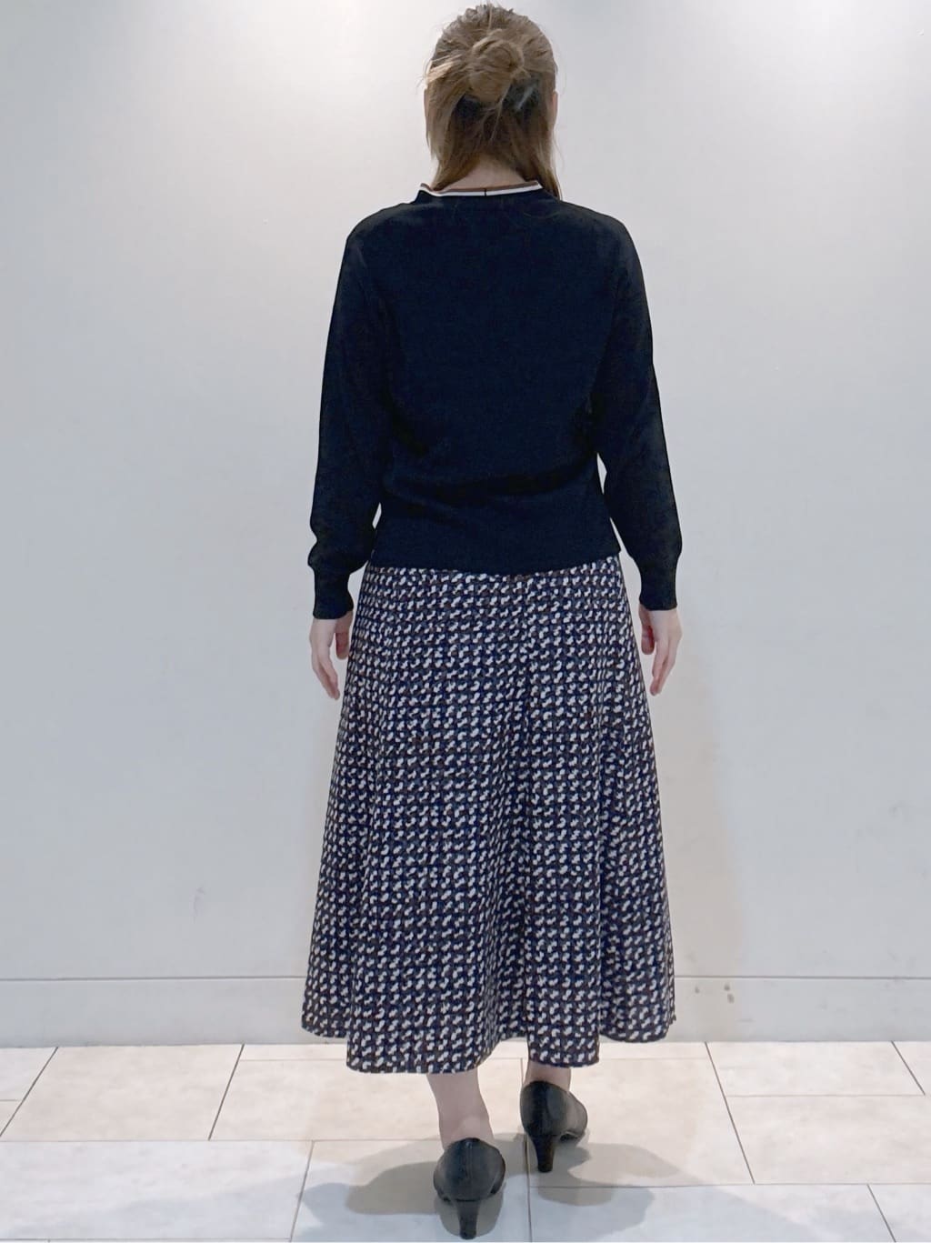 S&auml;K&iuml;さんの「Reflect｜【ニットスタイルが華やかに◎】チドリ風プリントフレアスカート」を使ったコーディネート