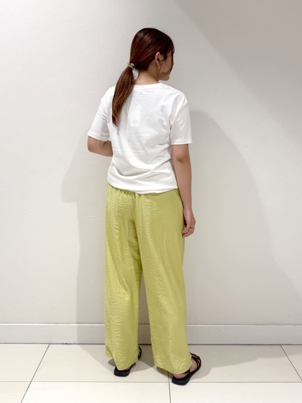 YUUKIさんの「INDIVI｜【洗える／UVケア／SETUP可能】ドロストワイドパンツ」を使ったコーディネート