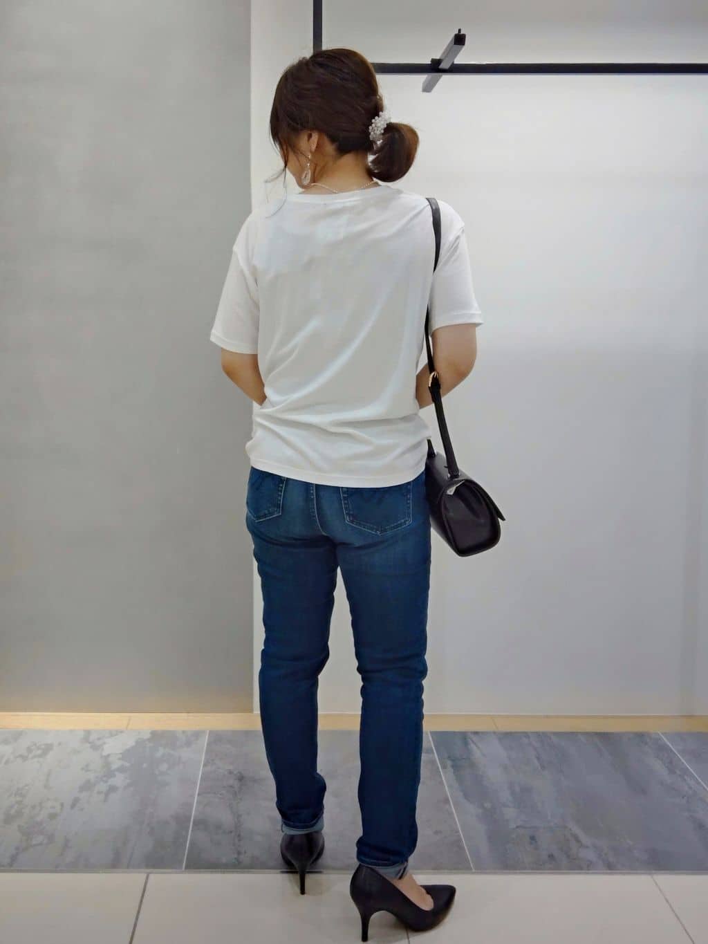 TOMOMIさんの「INDIVI｜【通年活躍！褒められデニム】スキニー デニムパンツ」を使ったコーディネート