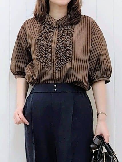 itoさんの「Dessin｜【洗える】フリルバンドカラー五分袖ブラウス」を使ったコーディネート