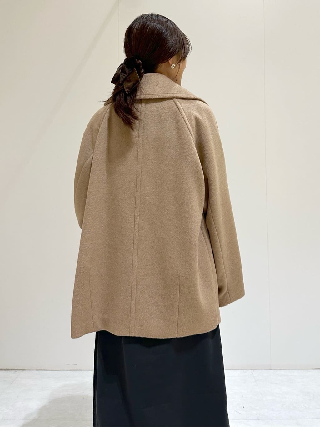 makiさんの「OPAQUE.CLIP｜カシミヤブレンドウールミドルピーコート」を使ったコーディネート