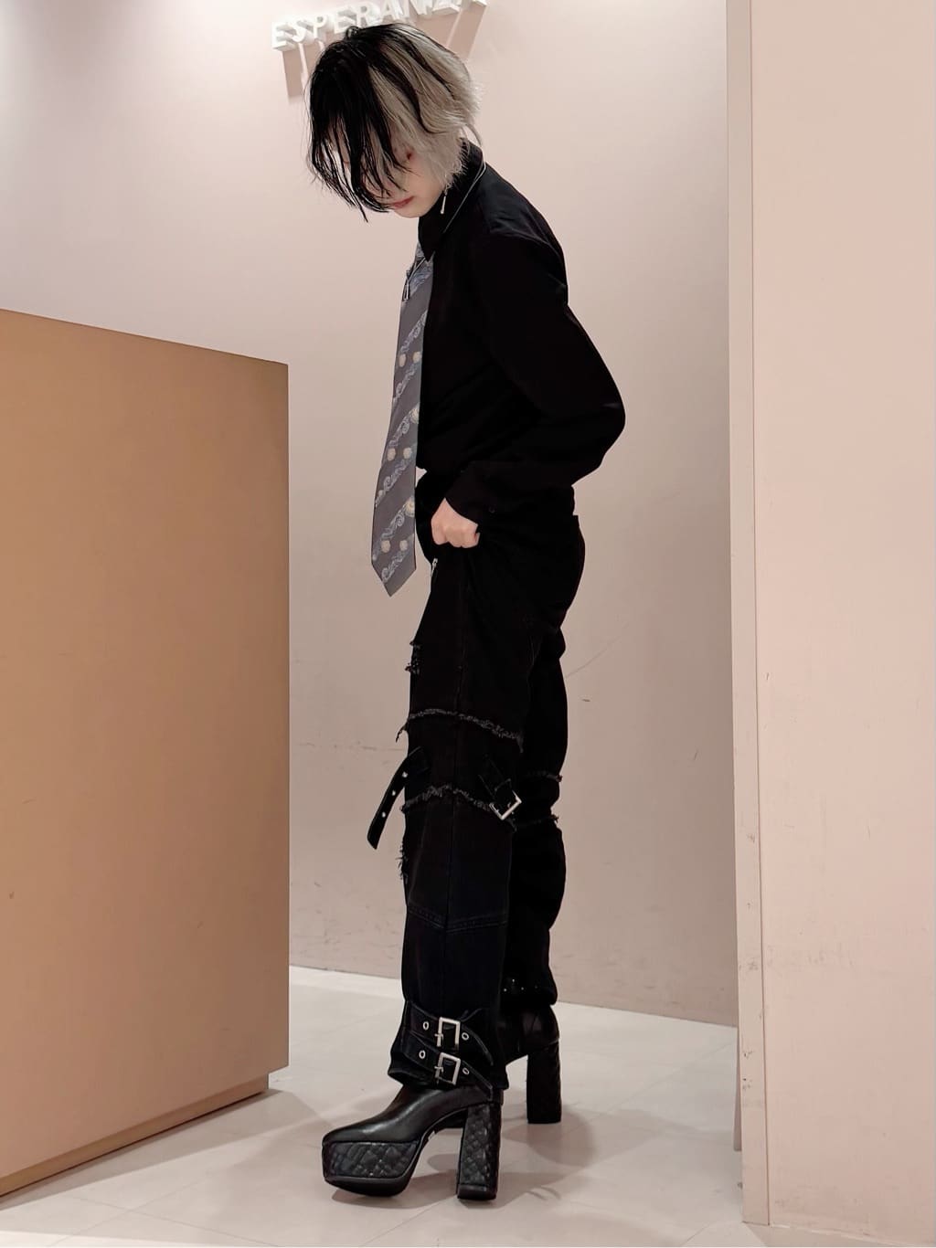 MIGIさんの「ESPERANZA｜【ラク盛り／ショートブーツ】リピーター続出／脚長美脚 マルチWAYショートブーツ」を使ったコーディネート