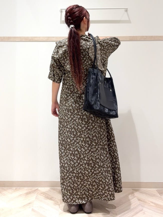 nanaさんの「SHOO･LA･RUE｜【S-LL】クラシカルな 花柄ワンピース」を使ったコーディネート