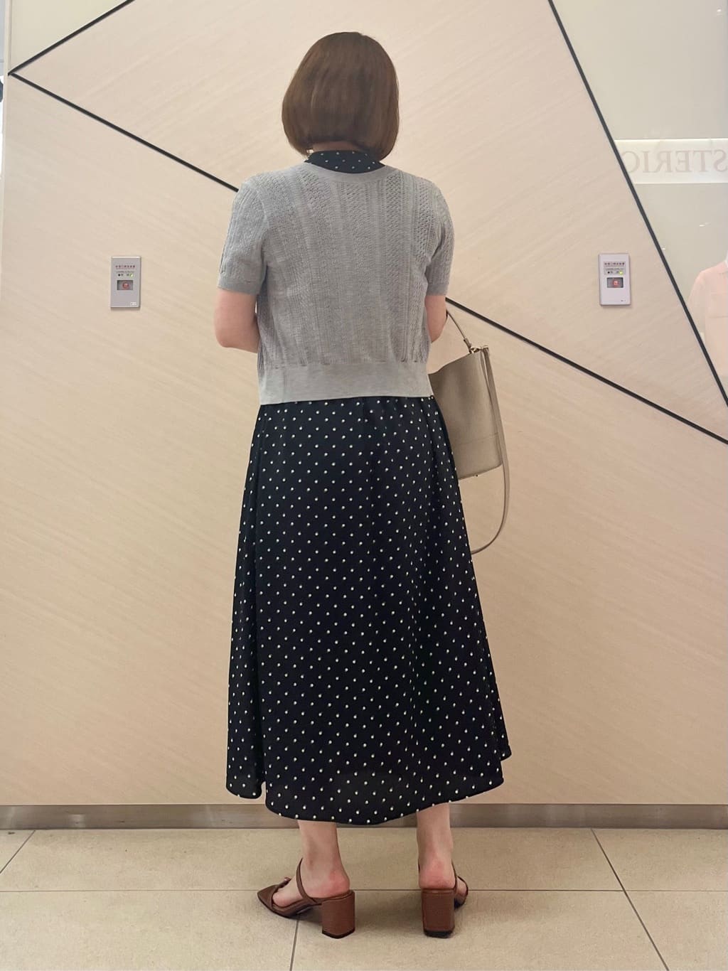 yahataさんの「DRESSTERIOR｜シュリンクレザーバケットBAG」を使ったコーディネート