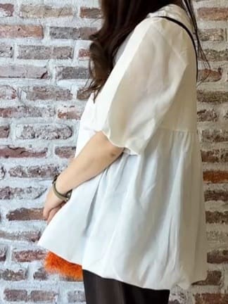 tokiさんの「THE SHOP TK｜バルーンスリーブペプラムチュニック【洗える】」を使ったコーディネート