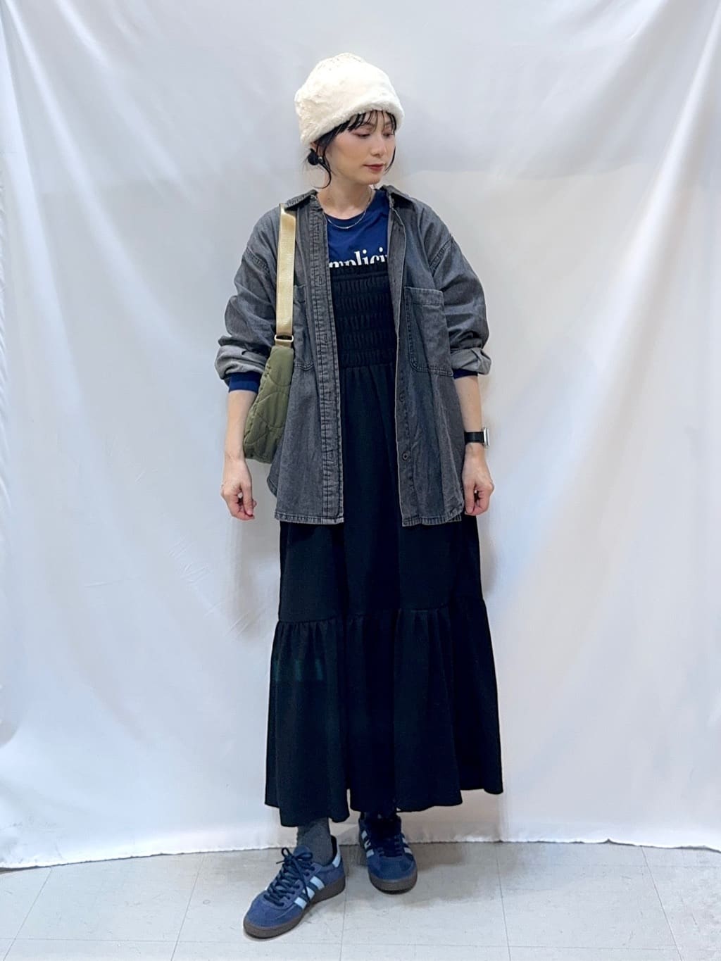 𝐇𝐢𝐫𝐨𝐦𝐢さんの「SHOO･LA･RUE｜【S-LL】こなれ感をプラスする BIGポケットデニムシャツ」を使ったコーディネート