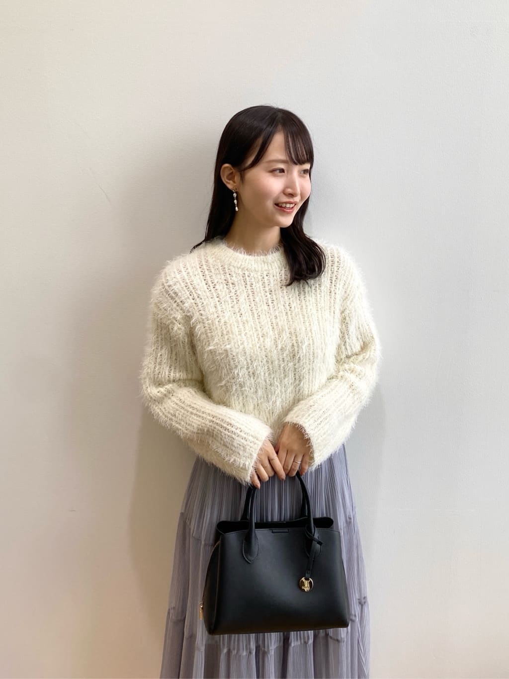 みさかさんの「index｜透かし編みショートフェザーニット【洗濯機OK】」を使ったコーディネート