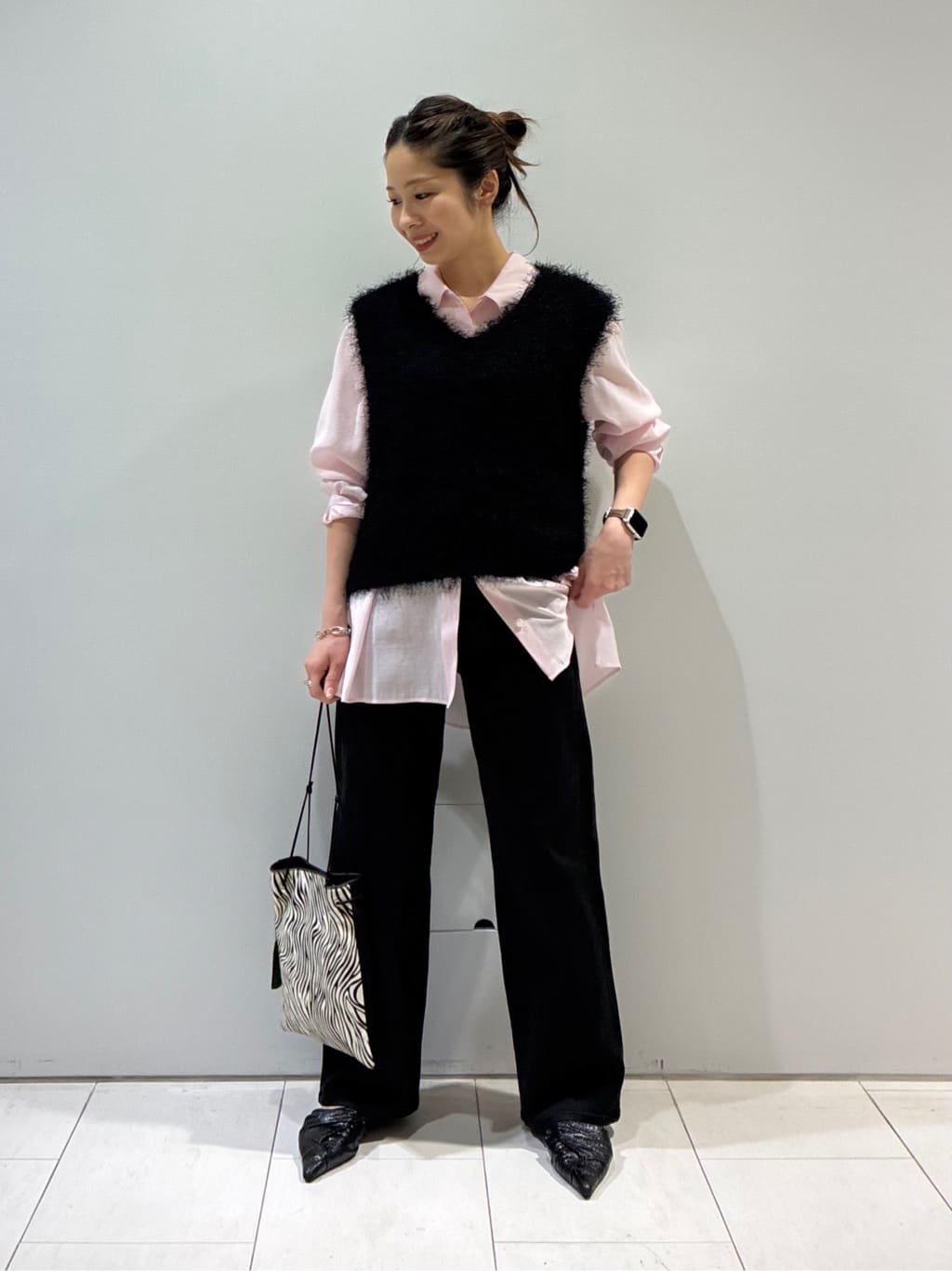 KAOさんの「INDIVI｜【体型カバー／清涼感】シアーオーバーシャツ」を使ったコーディネート