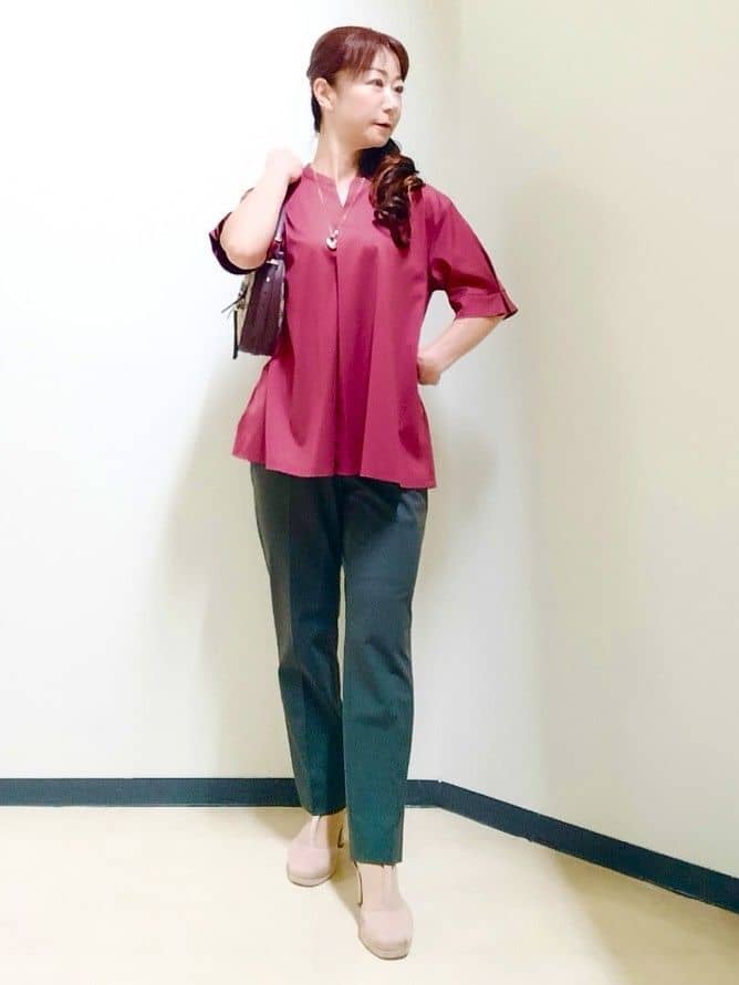 花さんの「Reflect｜【すっきり見え！長め丈／マシンウォッシュ可】スキッパーネックジャージトップス」を使ったコーディネート