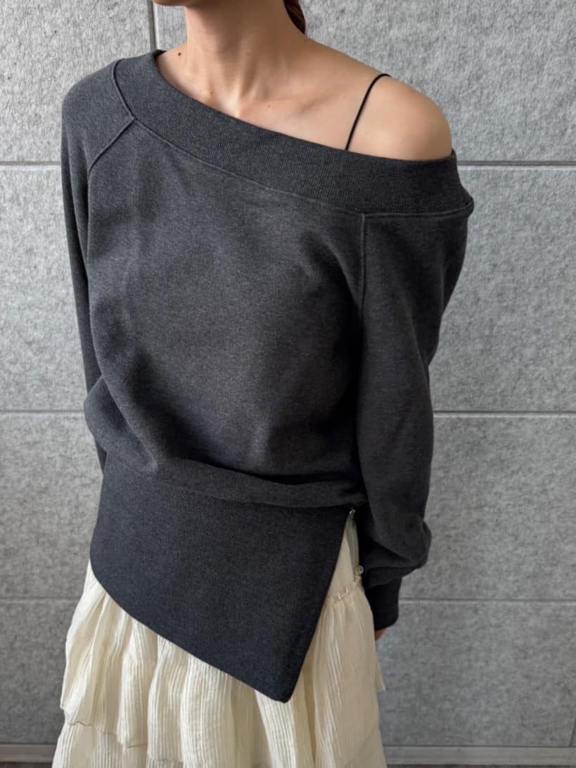 designer yukaさんの「CODE A｜off－shoulder sweat」を使ったコーディネート