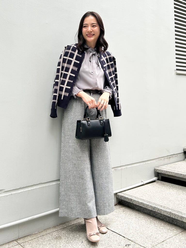shinoさんの「Couture brooch｜【フェミニン・通勤】タイ付きピコフリルブラウス」を使ったコーディネート
