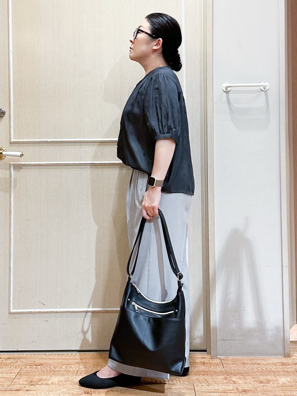 umeさんの「SHOO･LA･RUE｜【洗える/S-LL】大人上品な印象のサテン5分袖ブラウス」を使ったコーディネート