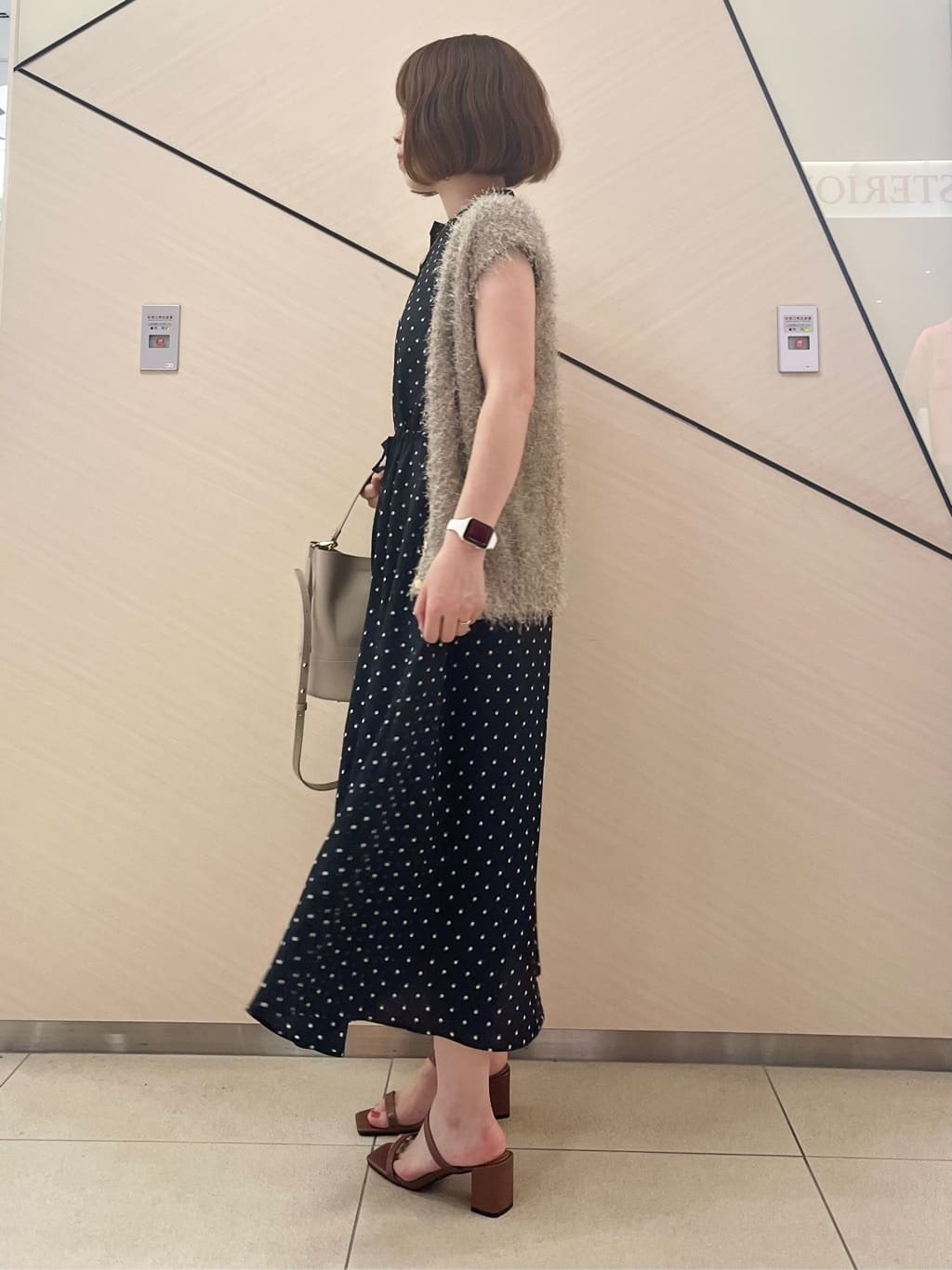 yahataさんの「DRESSTERIOR｜シュリンクレザーバケットBAG」を使ったコーディネート