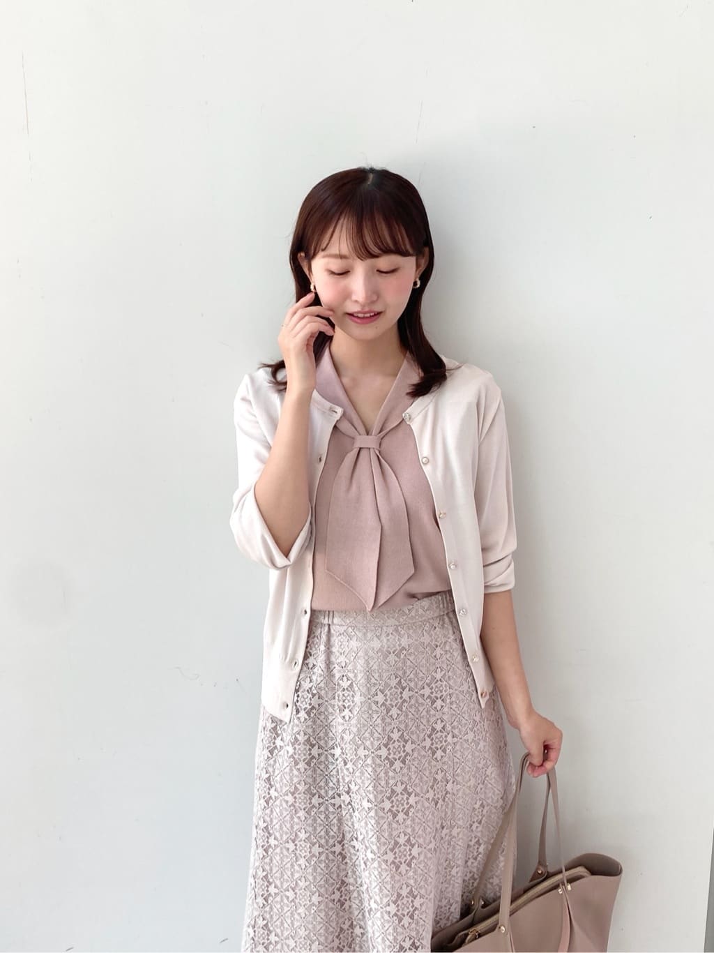 みさかさんの「index｜フレアスリーブボウタイニット【洗濯機洗い可／接触冷感／抗ピル】」を使ったコーディネート
