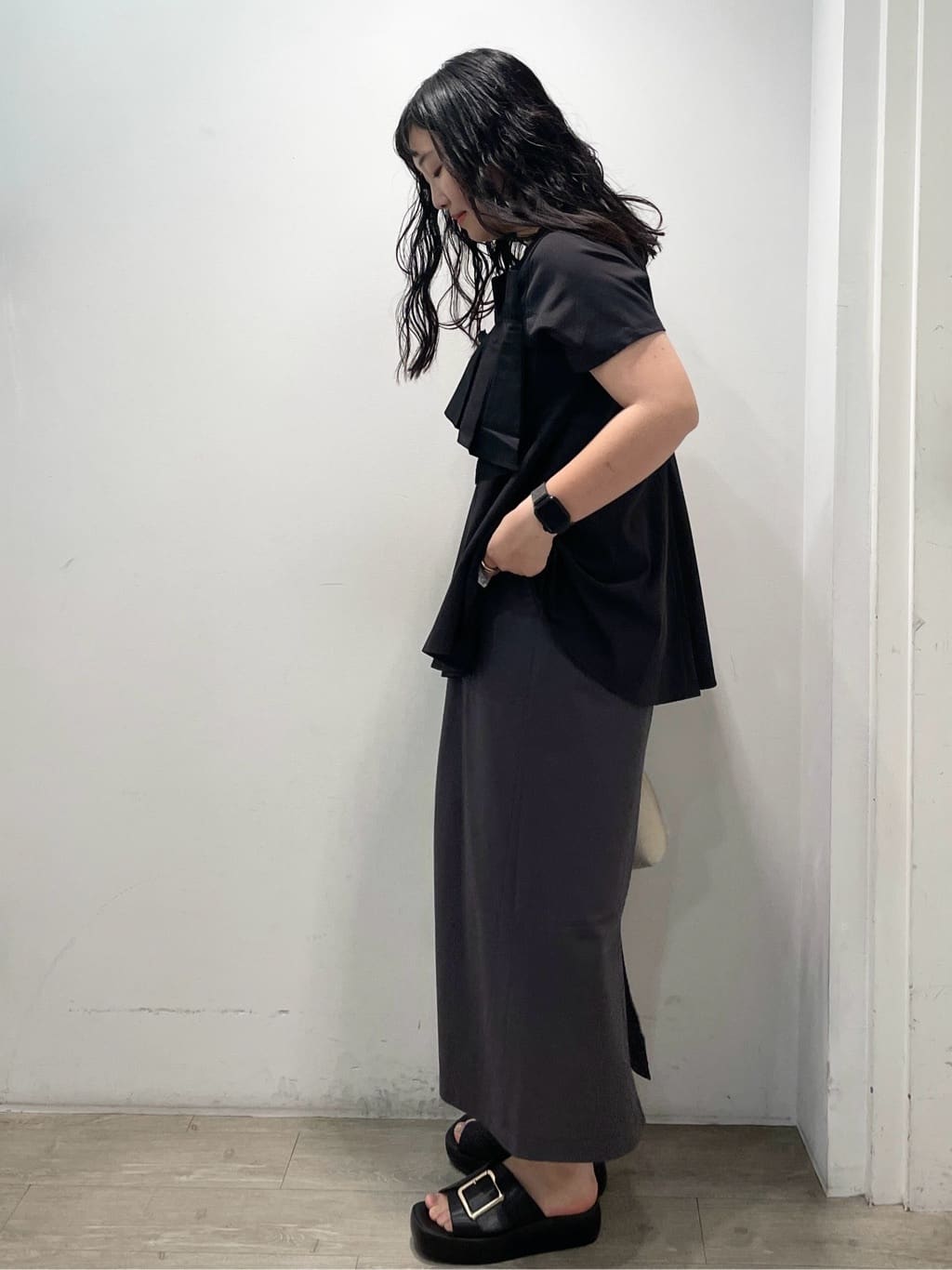 sumicaさんの「OPAQUE.CLIP｜イージーナロースカート／セットアップ対応【UVケア／接触冷感／洗濯機洗い可】」を使ったコーディネート