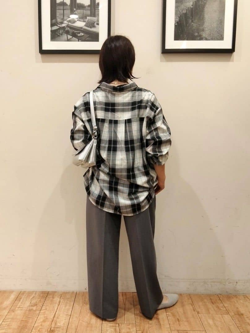 SHOOLARUEさんの「SHOO･LA･RUE｜【S-LL】大人のラメ感 テレコ半袖トップス」を使ったコーディネート