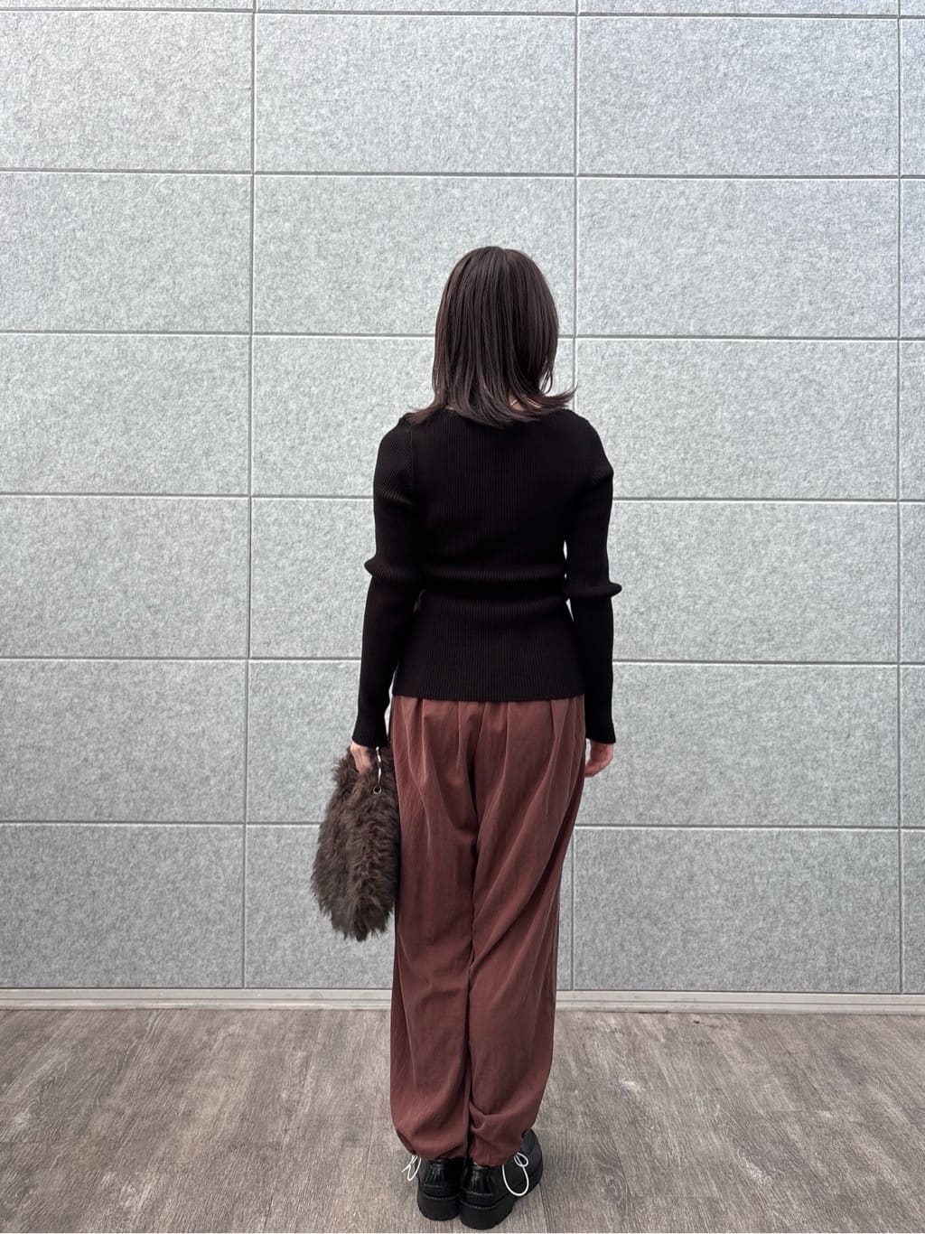 erikaさんの「INDIVI｜ウエストギャザーパンツ」を使ったコーディネート