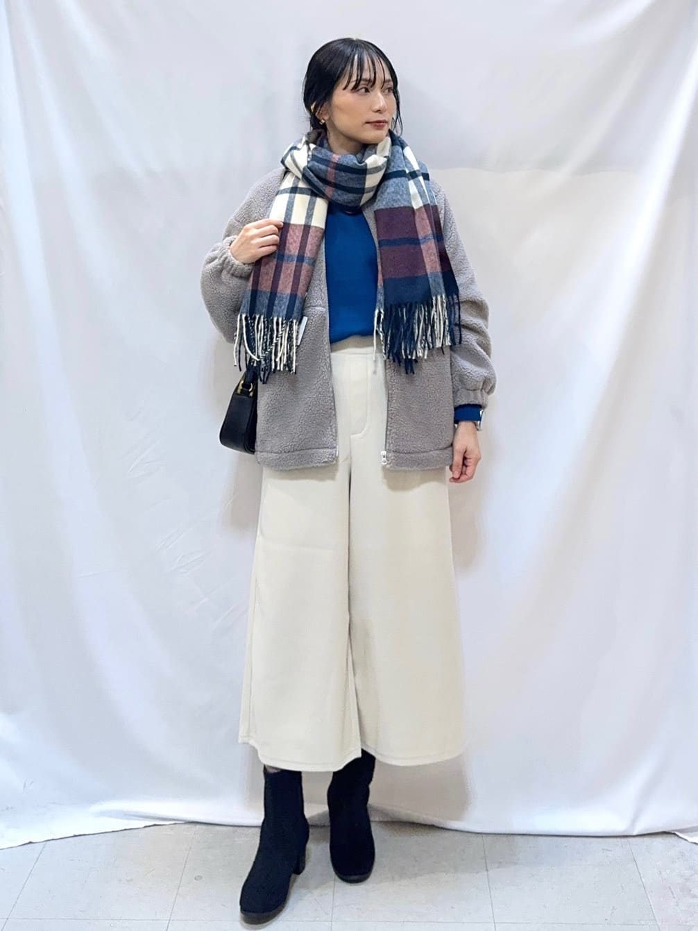 𝐇𝐢𝐫𝐨𝐦𝐢さんの「SHOO･LA･RUE｜【洗濯機可】美脚見え あったか圧縮ニット ガウチョパンツ」を使ったコーディネート