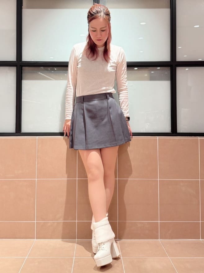 すみれさんの「ESPERANZA｜【ラク盛り／ショートブーツ】リピーター続出／脚長美脚 3WAYボアレースアップショートブーツ」を使ったコーディネート