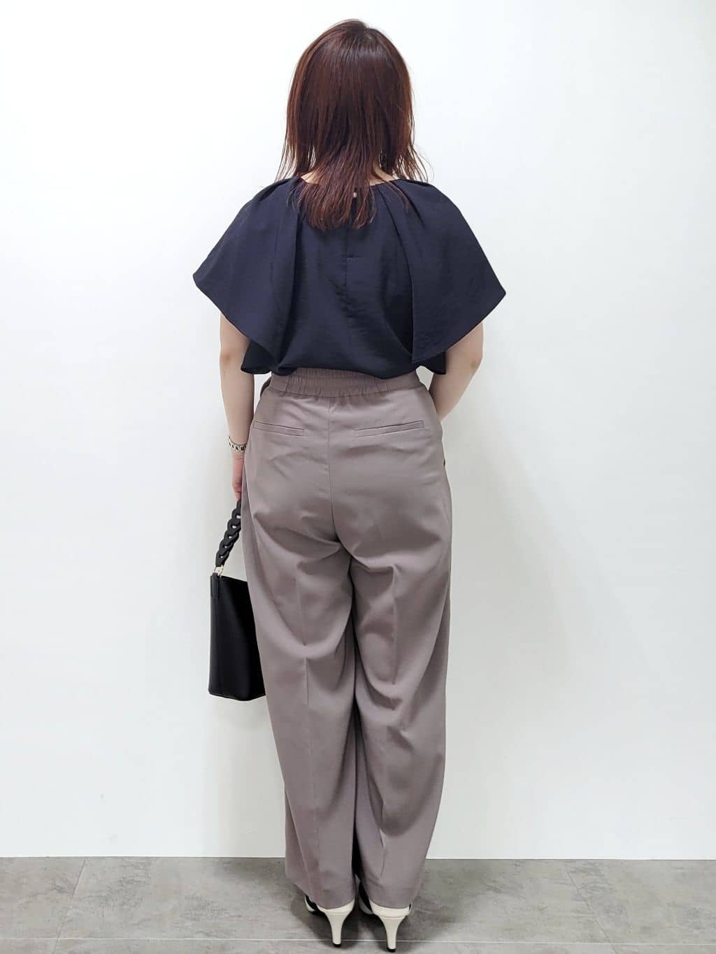 kinaさんの「index｜ラップストレートパンツ【接触冷感／抗ピル／洗濯機洗い可／イージーアイロン】」を使ったコーディネート