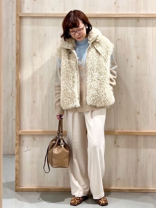 nakoさんの「THE SHOP TK｜プラスするだけでこなれ見え ボアベスト」を使ったコーディネート
