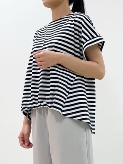 yasuokaさんの「Dessin｜【二の腕カバー／UVカット】ロールアップスリーブ裾ギャザーカットソー」を使ったコーディネート