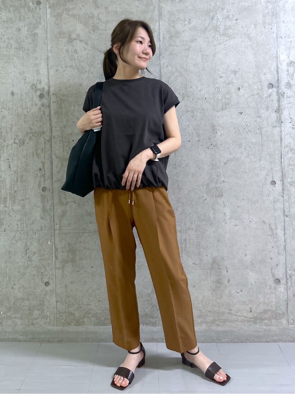 takaさんの「Dessin｜【ウエストゴム・洗える】センターライン入りテーパードパンツ（XS～L）」を使ったコーディネート