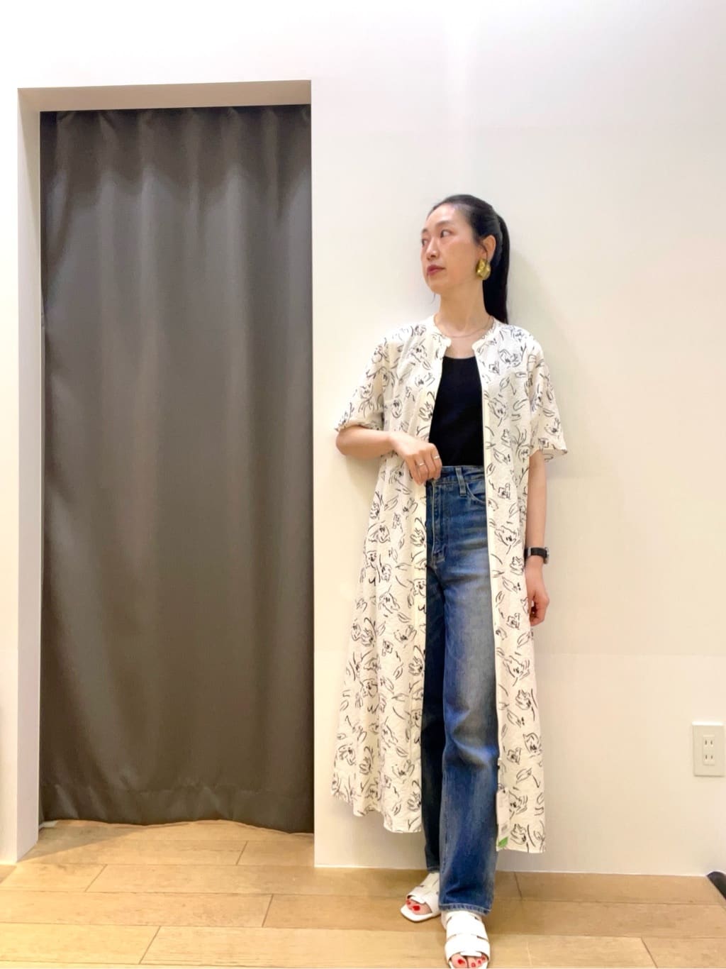 yukoさんの「INDIVI｜【褒められデニム】ワイドストレート デニムパンツ」を使ったコーディネート