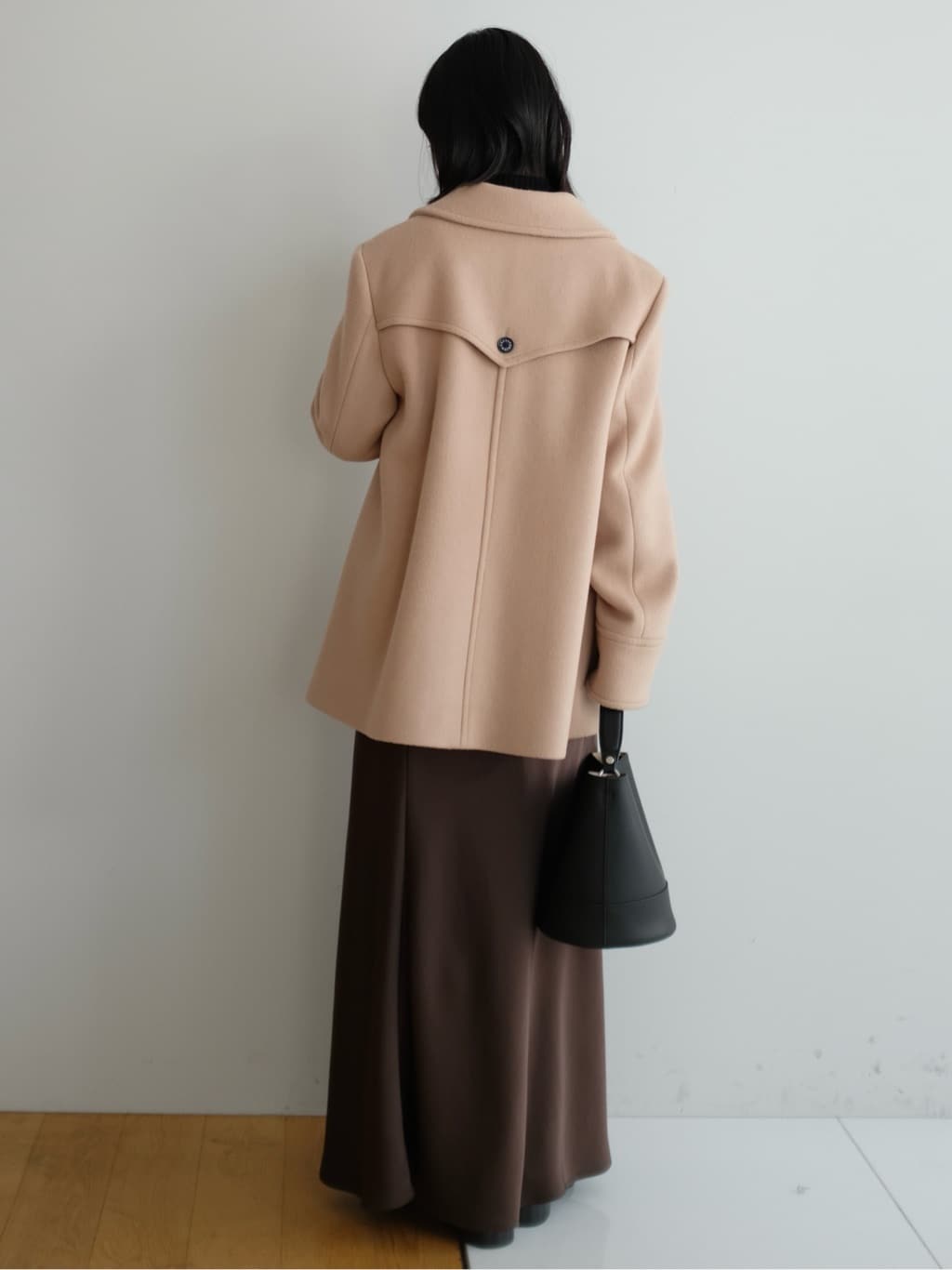 Kishimotoさんの「DRESSTERIOR｜ストレッチヴィンテージサテンナロースカート」を使ったコーディネート