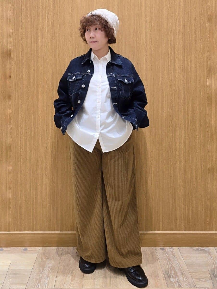 ゆきをさんの「OPAQUE.CLIP｜ポケット刺繍レギュラーカラーシャツ【洗濯機OK】」を使ったコーディネート